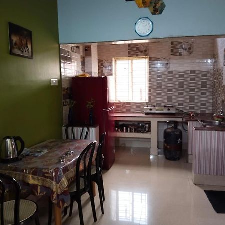 Veda Home'S Agartala Luaran gambar