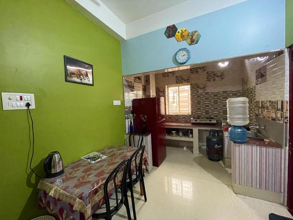 Veda Home'S Agartala Luaran gambar